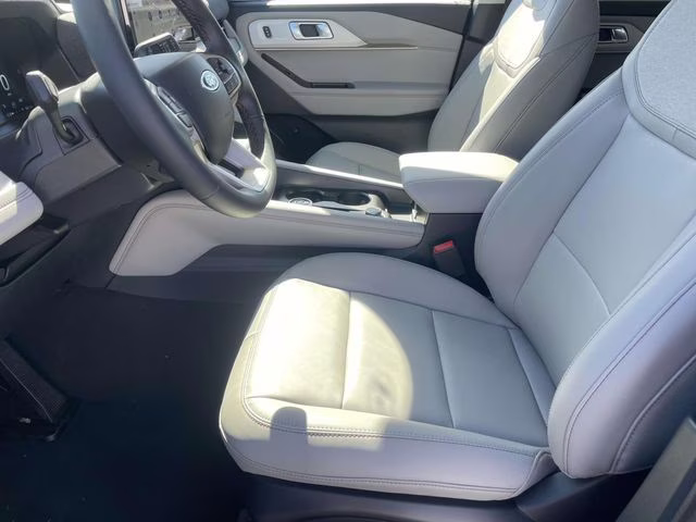 2026 White Metallic Ford Explorer Active RWD SUV