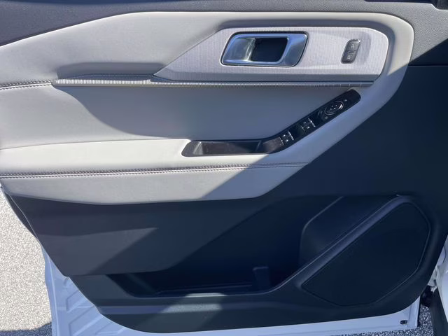 2026 White Metallic Ford Explorer Active RWD SUV