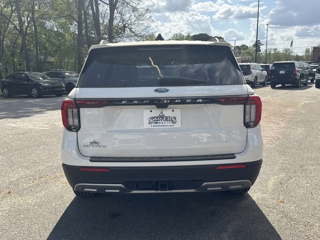 2026 Star White Metallic Tri-Coat Ford Explorer Active RWD SUV