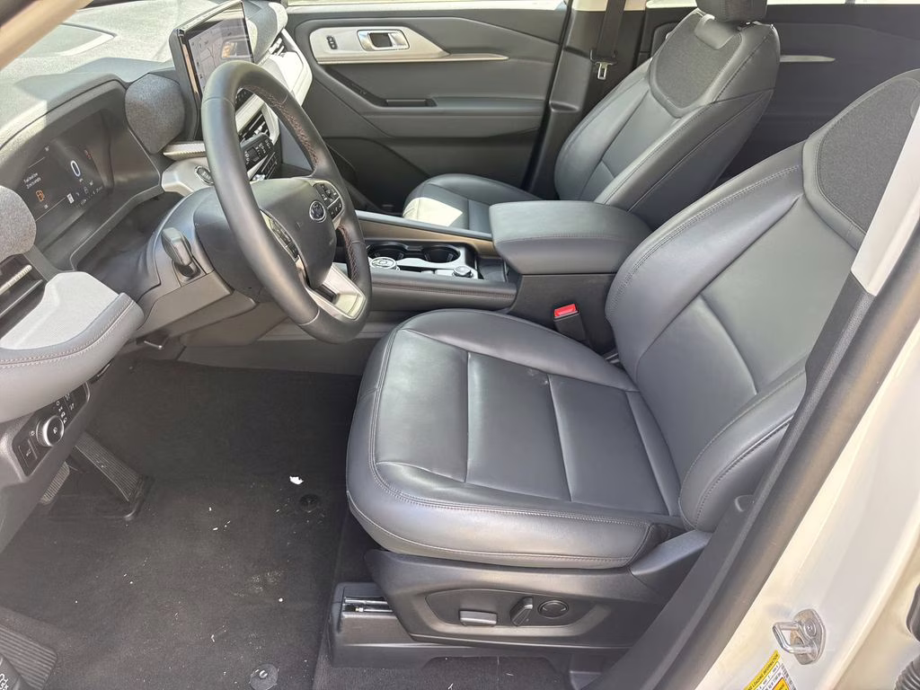 2026 Star White Metallic Tri-Coat Ford Explorer Active RWD SUV