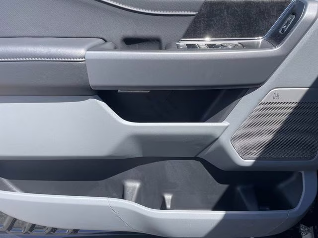 2025 Black Metallic Ford F-150 Lightning Flash AWD Truck