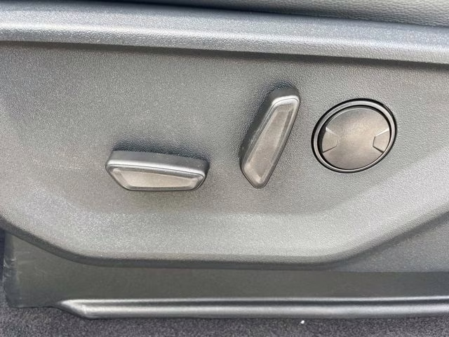 2025 Oxford White Ford F-150 Lightning Flash AWD Truck