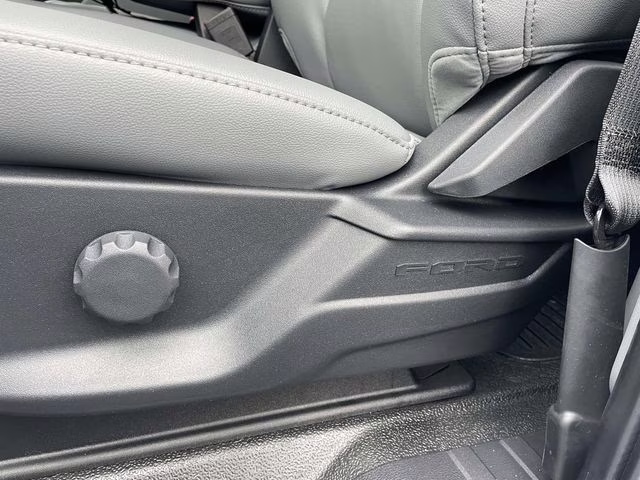 2026 Oxford White Ford Super Duty F-250 SRW XL 4X4 Truck