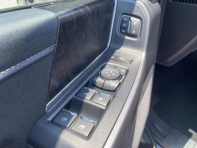 2025 Agate Black Metallic Ford Super Duty F-250 SRW Lariat 4X4 Truck