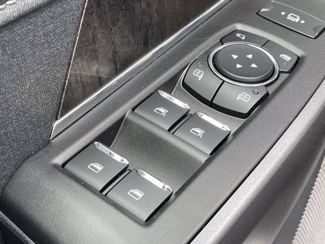 2025 Oxford White Ford Super Duty F-250 SRW Lariat 4X4 Truck