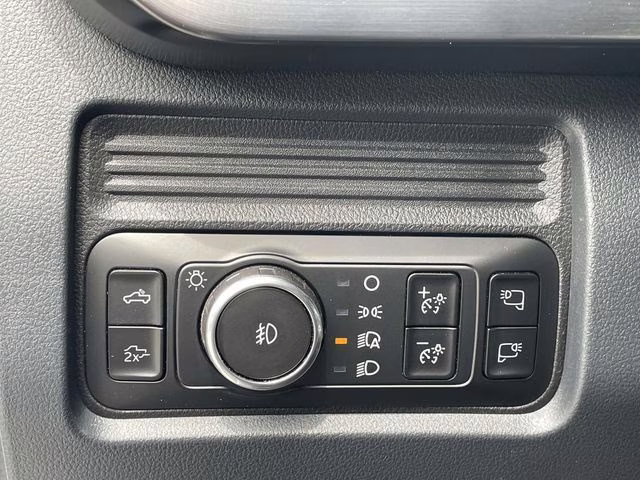 2025 Oxford White Ford Super Duty F-250 SRW Lariat 4X4 Truck