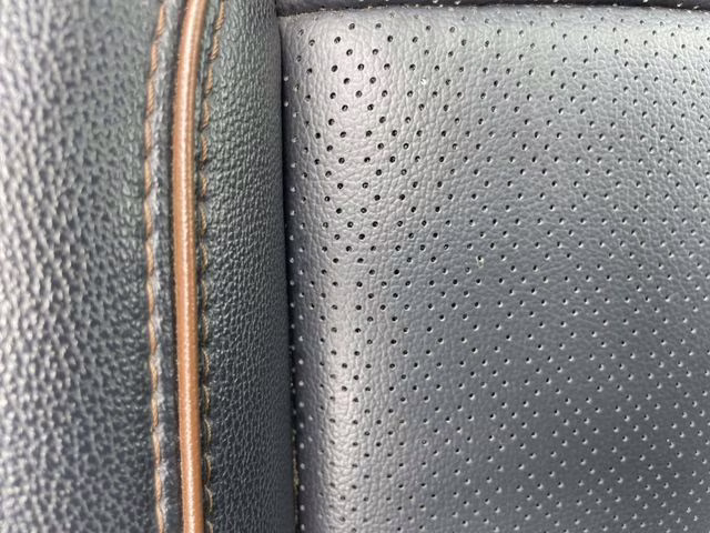 2025 Oxford White Ford Super Duty F-250 SRW Lariat 4X4 Truck