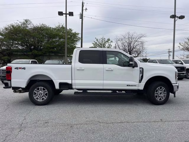 2025 Oxford White Ford Super Duty F-250 SRW Lariat 4X4 Truck