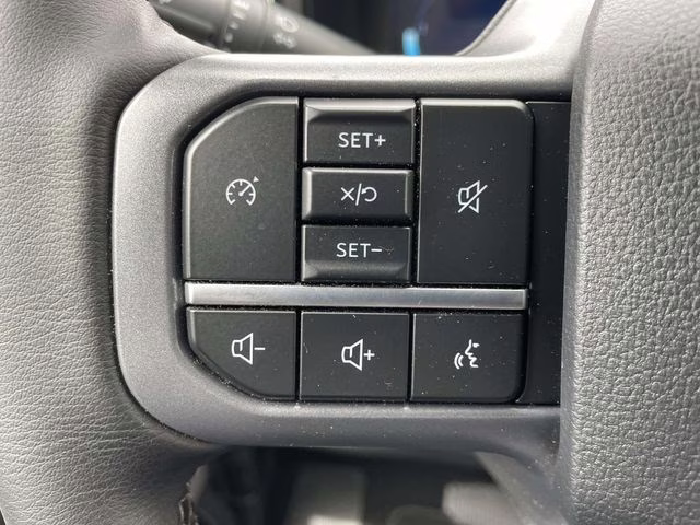 2025 Oxford White Ford Super Duty F-250 SRW Lariat 4X4 Truck