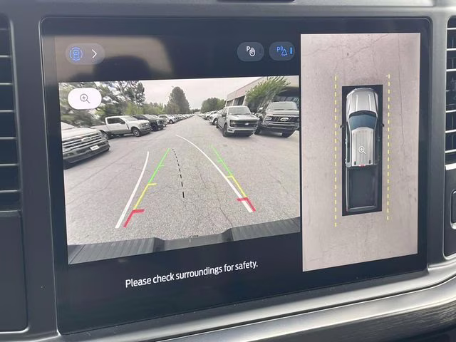 2025 Oxford White Ford Super Duty F-250 SRW Lariat 4X4 Truck