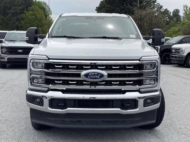2025 Oxford White Ford Super Duty F-250 SRW Lariat 4X4 Truck