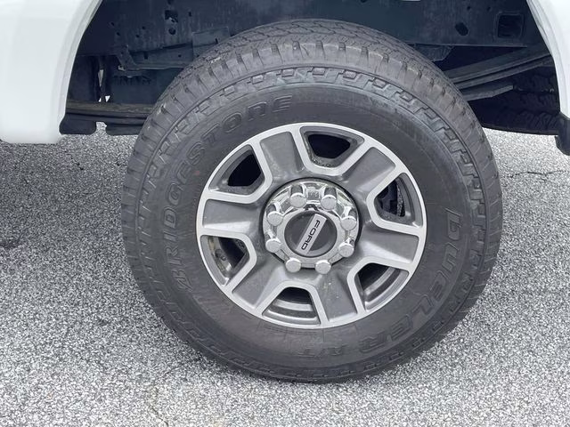 2025 Oxford White Ford Super Duty F-250 SRW Lariat 4X4 Truck