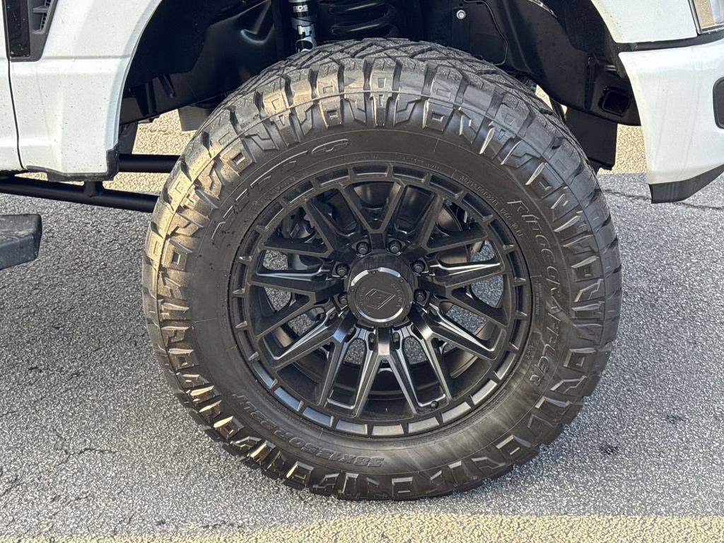 2025 Oxford White Ford Super Duty F-250 SRW Lariat 4X4 Truck