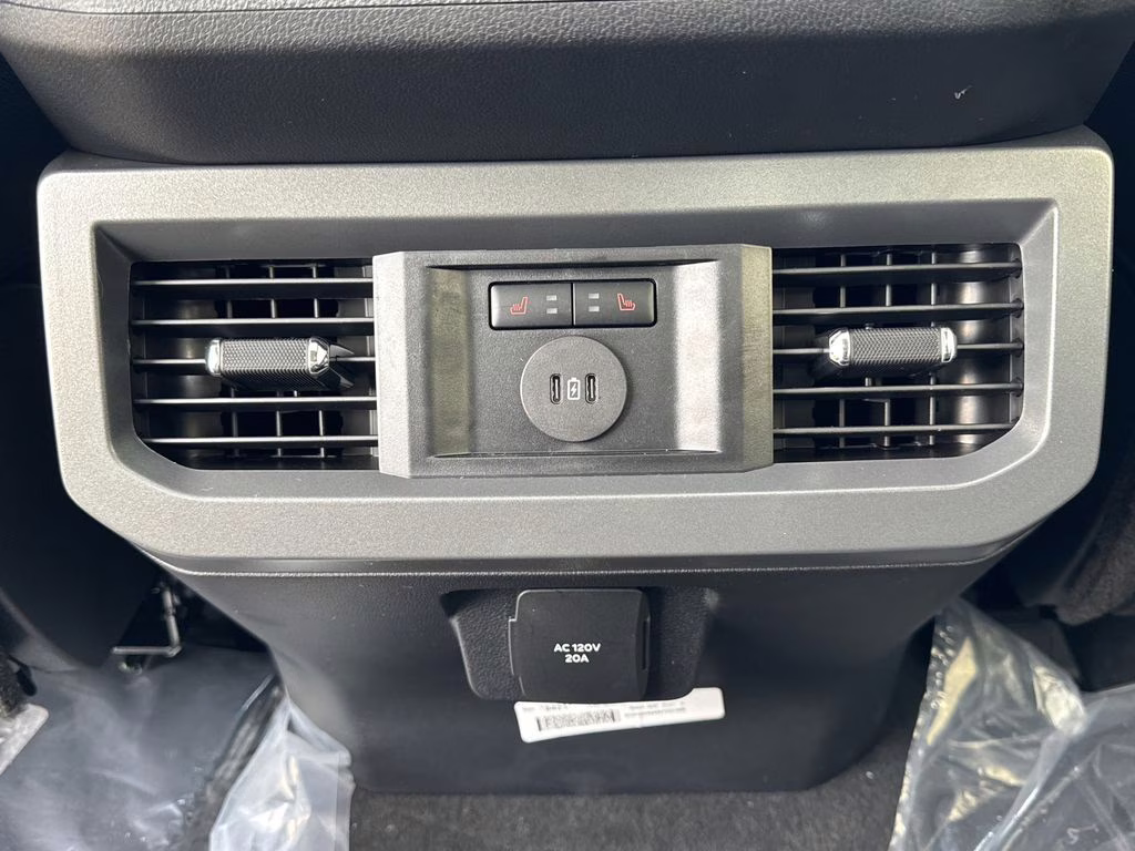 2025 Oxford White Ford Super Duty F-250 SRW Lariat 4X4 Truck