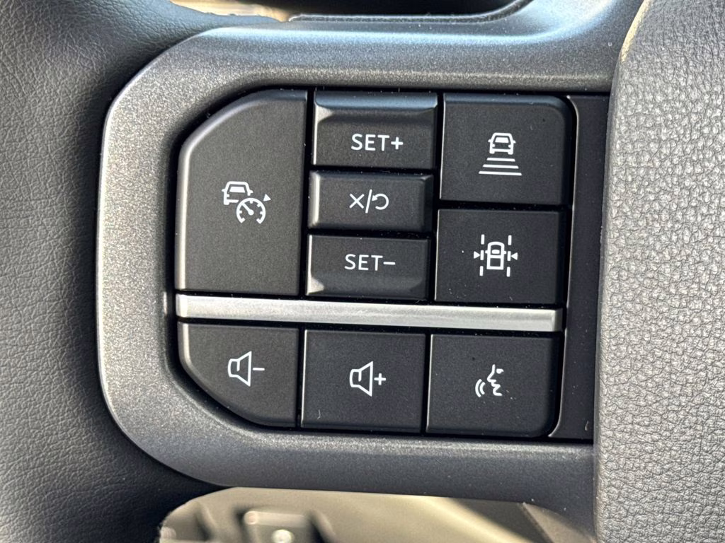 2025 Oxford White Ford Super Duty F-250 SRW Lariat 4X4 Truck