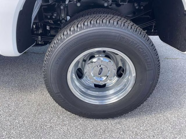 2026 White Metallic Ford Super Duty F-350 DRW Platinum 4X4 Truck