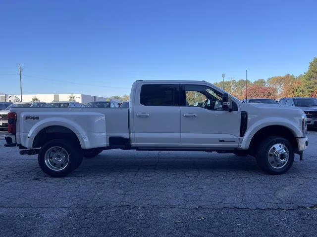 2026 White Metallic Ford Super Duty F-450 DRW Platinum 4X4 Truck