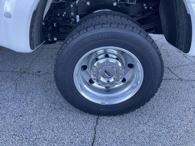 2026 White Metallic Ford Super Duty F-450 DRW Platinum 4X4 Truck