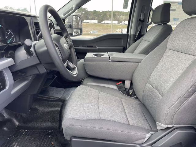 2026 Oxford White Ford Super Duty F-450 DRW XL 4X4 Truck