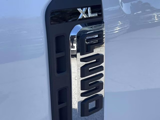 2026 Oxford White Ford Super Duty F-250 SRW XL 4X4 Truck