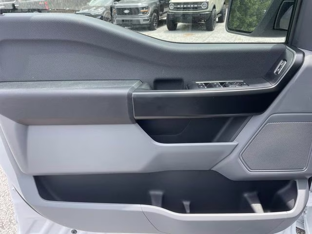 2025 Oxford White Ford F-150 XL 4X4 Truck