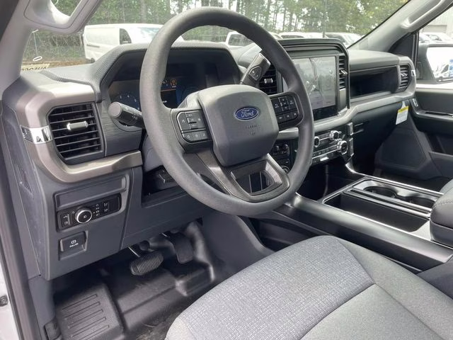 2025 Oxford White Ford F-150 XL 4X4 Truck