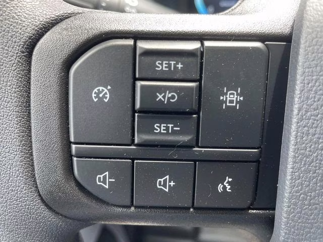 2025 Oxford White Ford F-150 XL 4X4 Truck