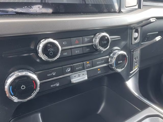 2025 Oxford White Ford F-150 XL 4X4 Truck