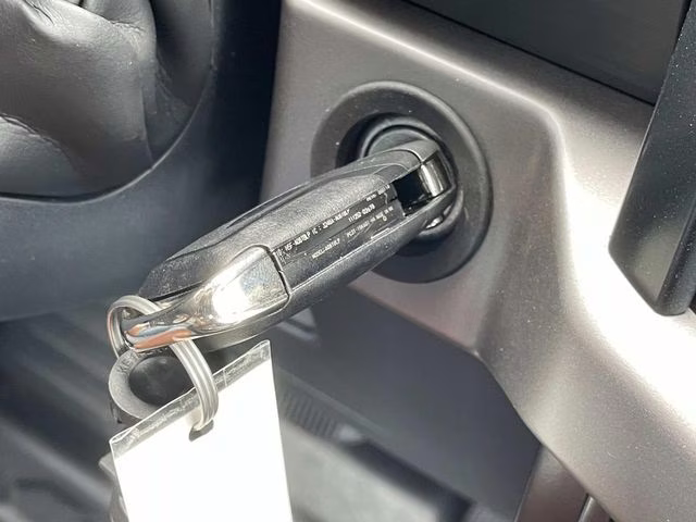 2025 Oxford White Ford F-150 XL 4X4 Truck