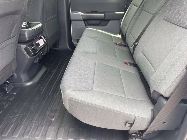 2025 Oxford White Ford F-150 XL 4X4 Truck