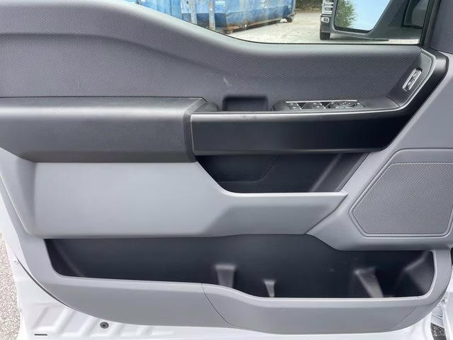 2025 Oxford White Ford F-150 XL 4X4 Truck