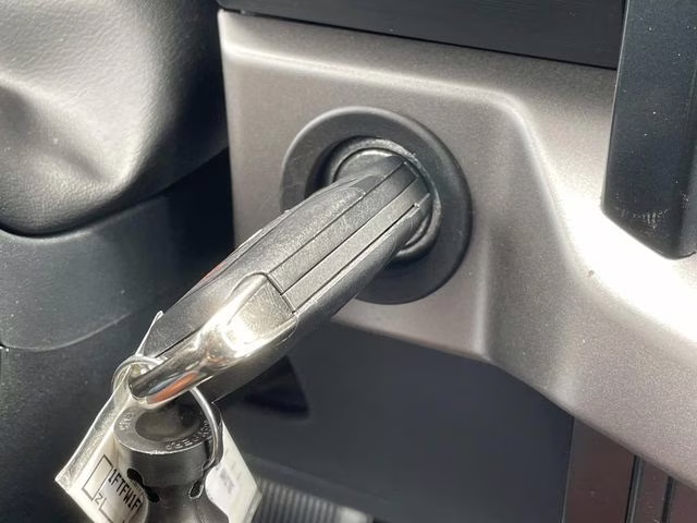 2025 Oxford White Ford F-150 XL 4X4 Truck