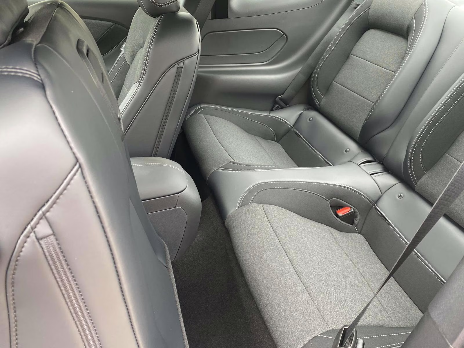 2025 Oxford White Ford Mustang EcoBoost RWD Coupe