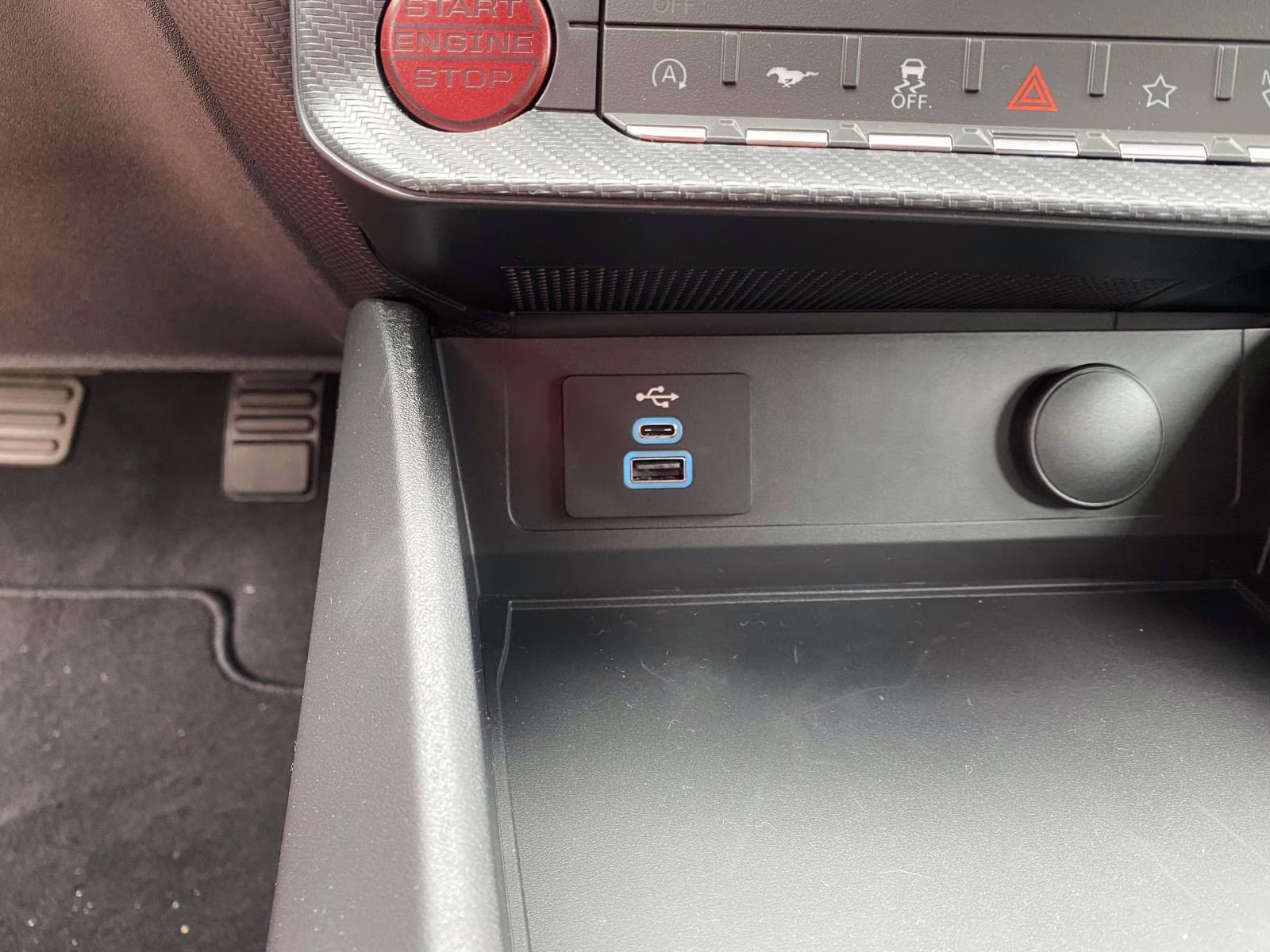 2025 Oxford White Ford Mustang EcoBoost RWD Coupe