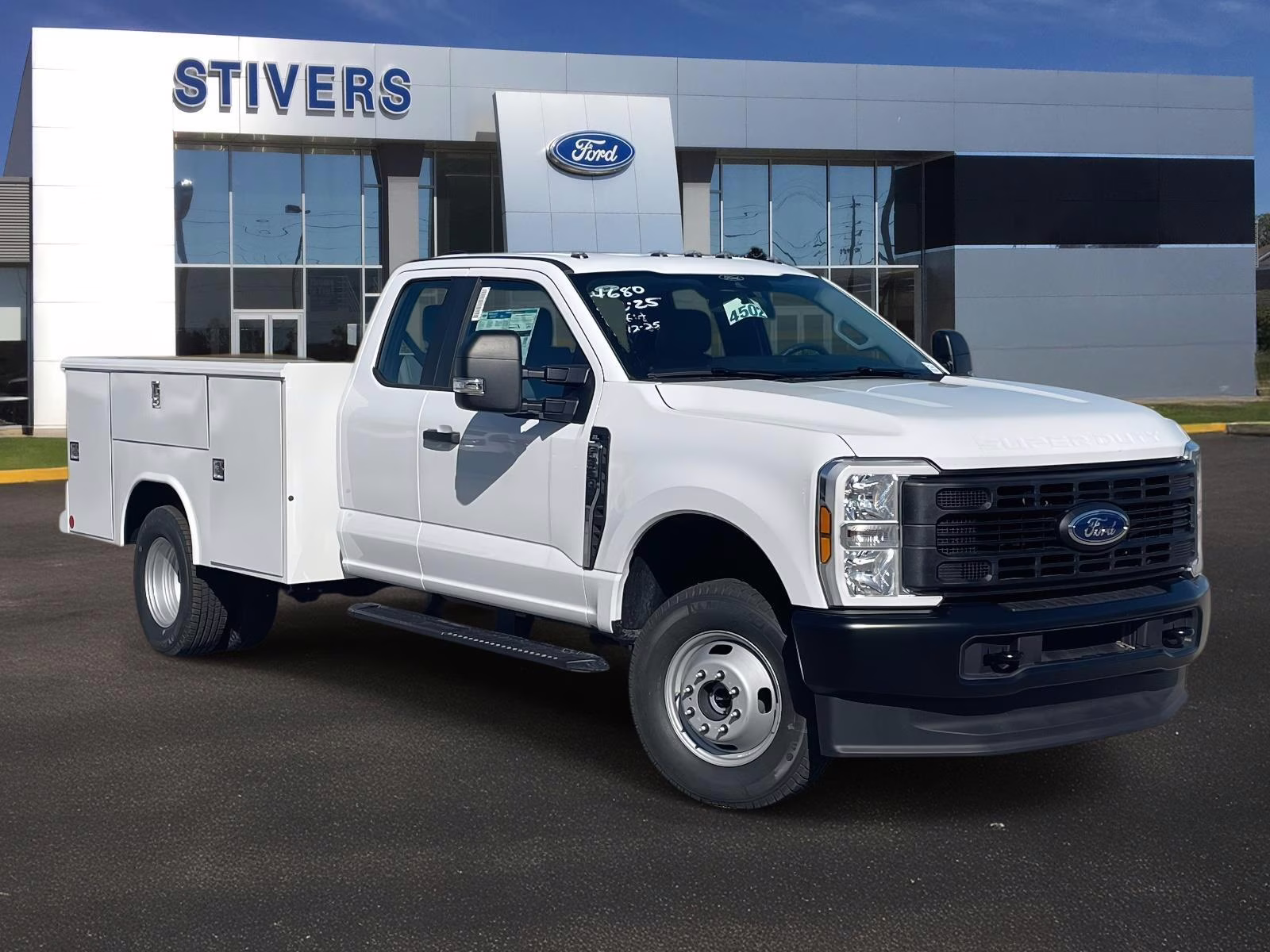 2025 Oxford White Ford Super Duty F-350 DRW XL 4X4 Chassis