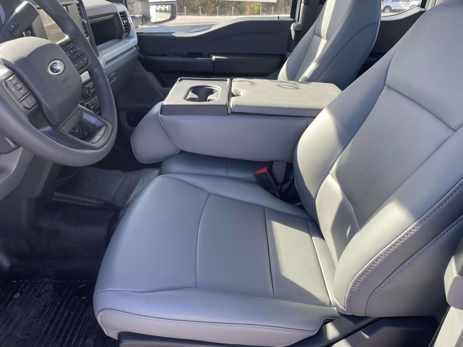 2025 Oxford White Ford Super Duty F-350 DRW XL 4X4 Chassis