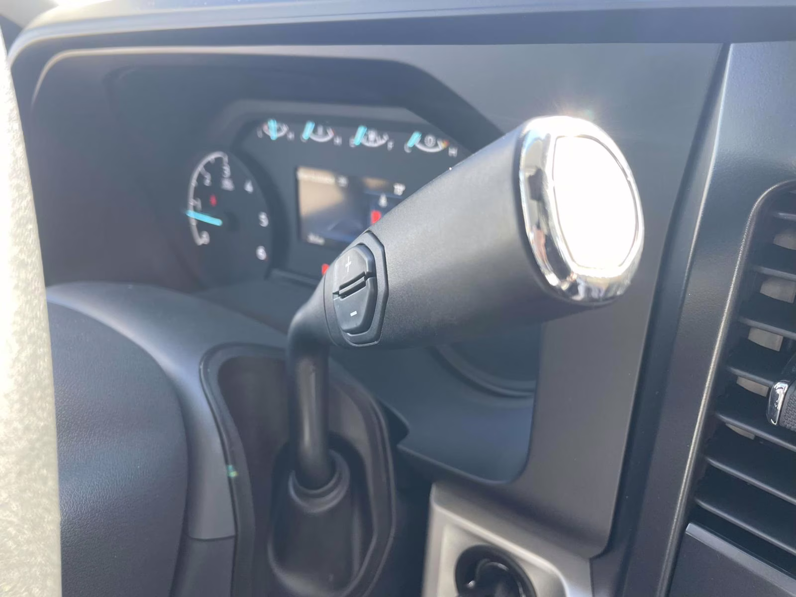 2025 Oxford White Ford Super Duty F-350 DRW XL 4X4 Chassis