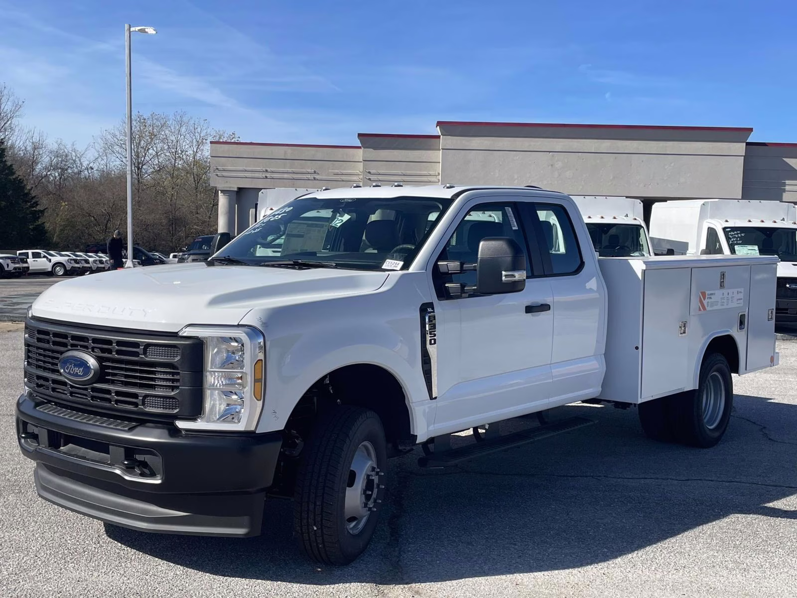 2025 Oxford White Ford Super Duty F-350 DRW XL 4X4 Chassis