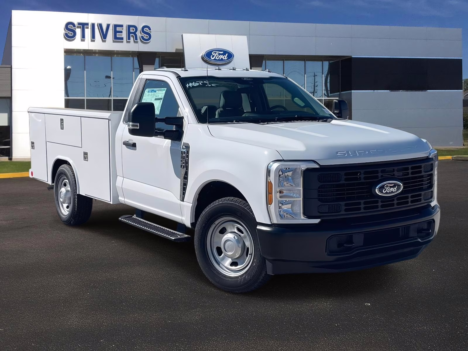 2025 Oxford White Ford Super Duty F-350 SRW XL RWD Chassis