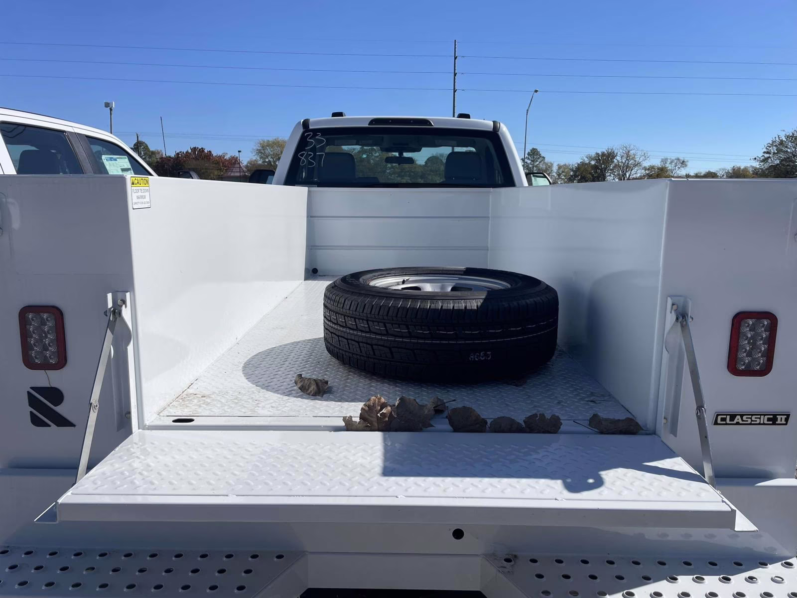 2025 Oxford White Ford Super Duty F-350 SRW XL RWD Chassis