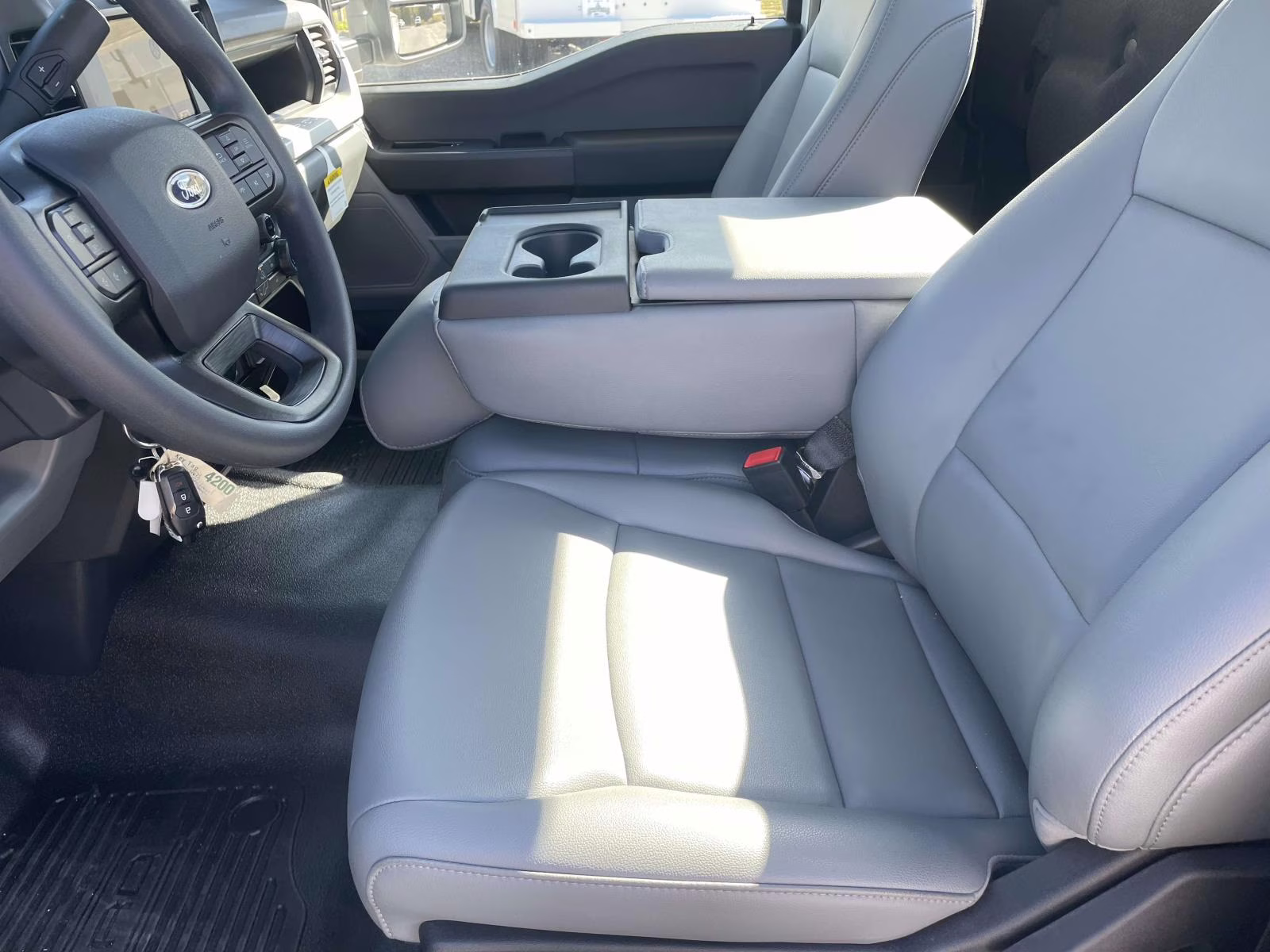 2025 Oxford White Ford Super Duty F-350 SRW XL RWD Chassis