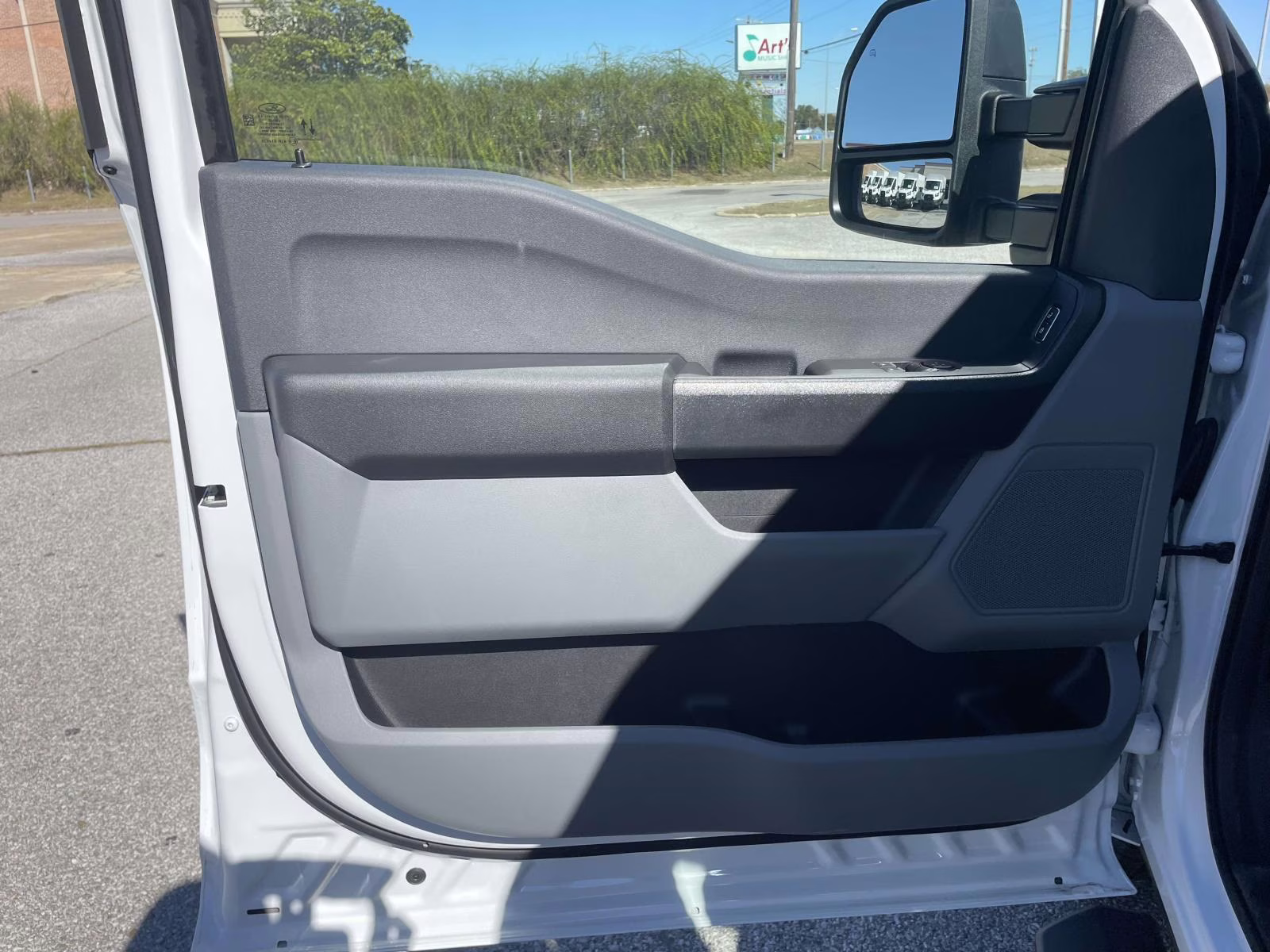 2025 Oxford White Ford Super Duty F-350 SRW XL RWD Chassis