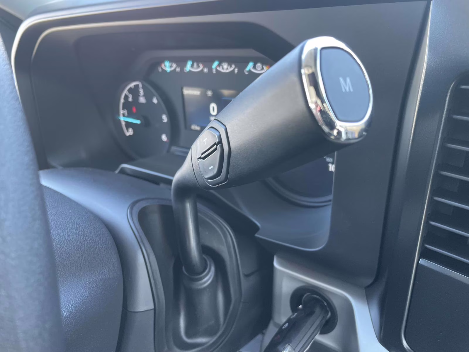 2025 Oxford White Ford Super Duty F-350 SRW XL RWD Chassis