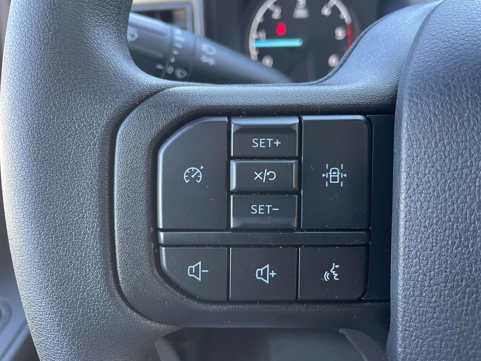 2025 Oxford White Ford Super Duty F-350 SRW XL RWD Chassis