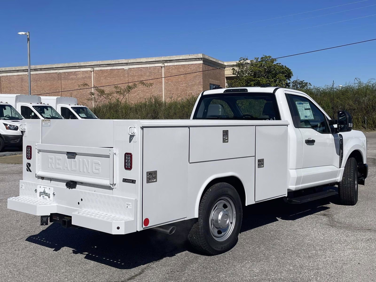 2025 Oxford White Ford Super Duty F-350 SRW XL RWD Chassis