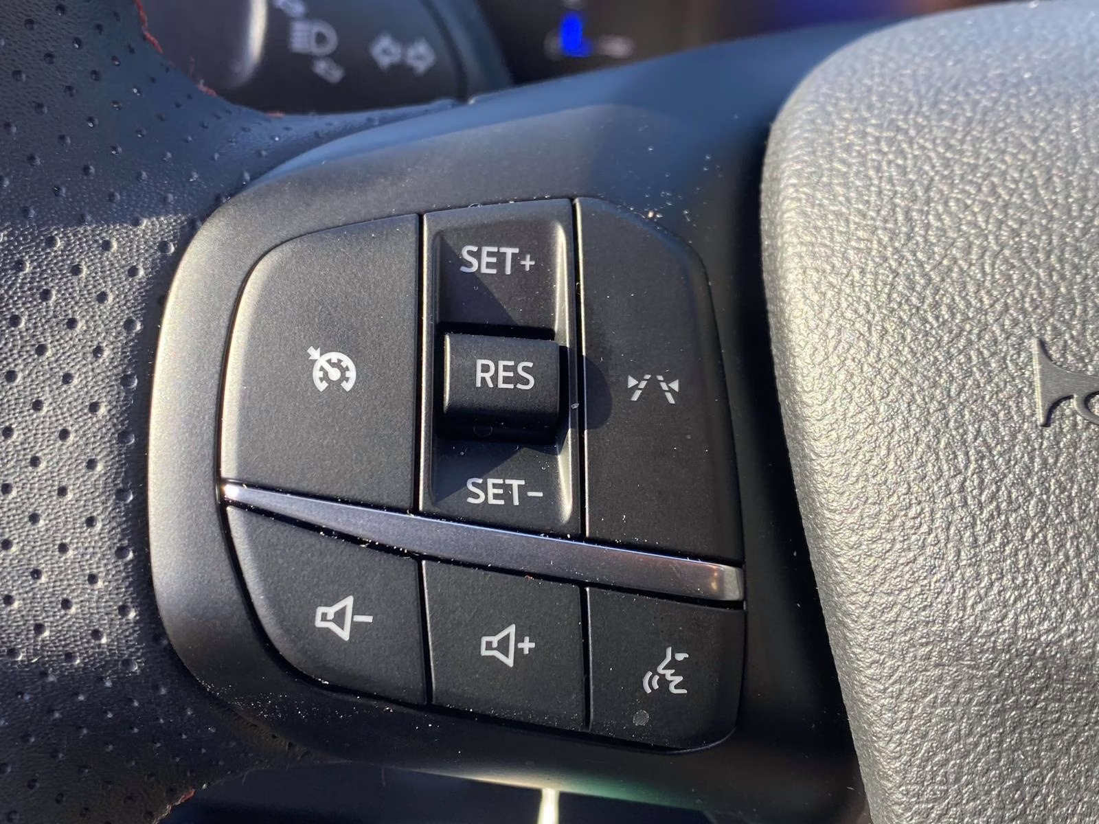 2025 Carbonized Gray Metallic Ford Escape Hybrid ST-Line FWD SUV