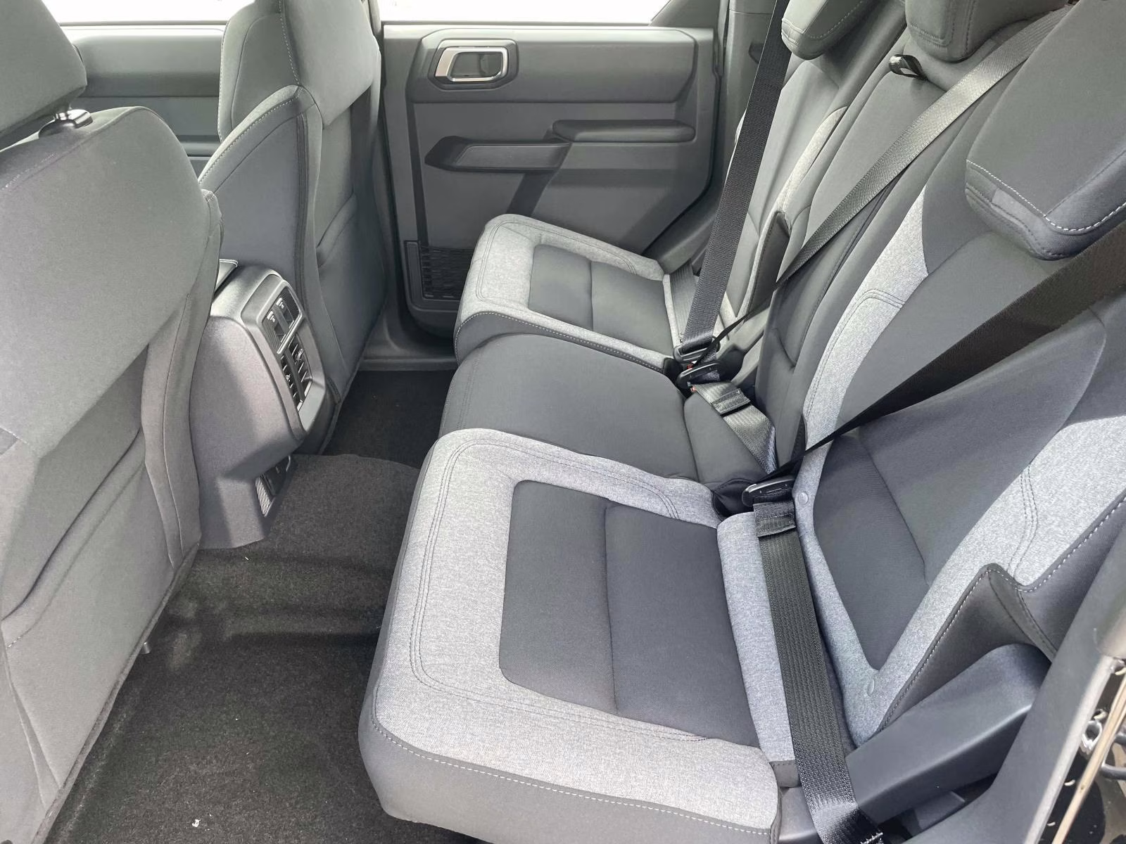 2025 Oxford White Ford Bronco Base 4X4 SUV