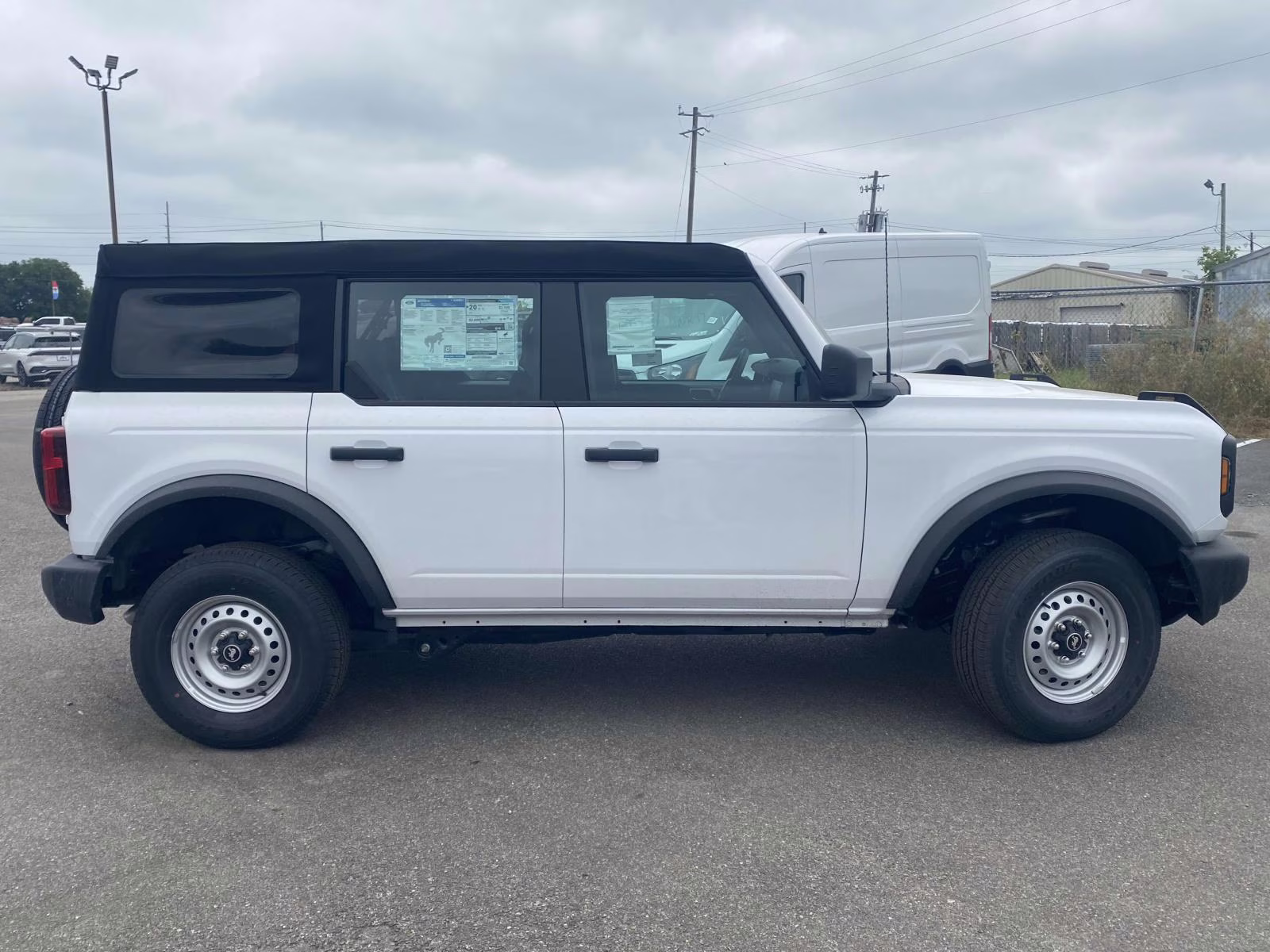 2025 Oxford White Ford Bronco Base 4X4 SUV