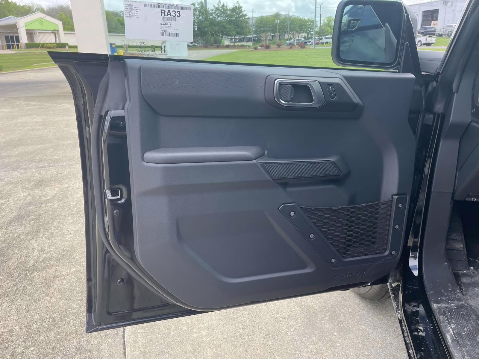 2025 Oxford White Ford Bronco Base 4X4 SUV