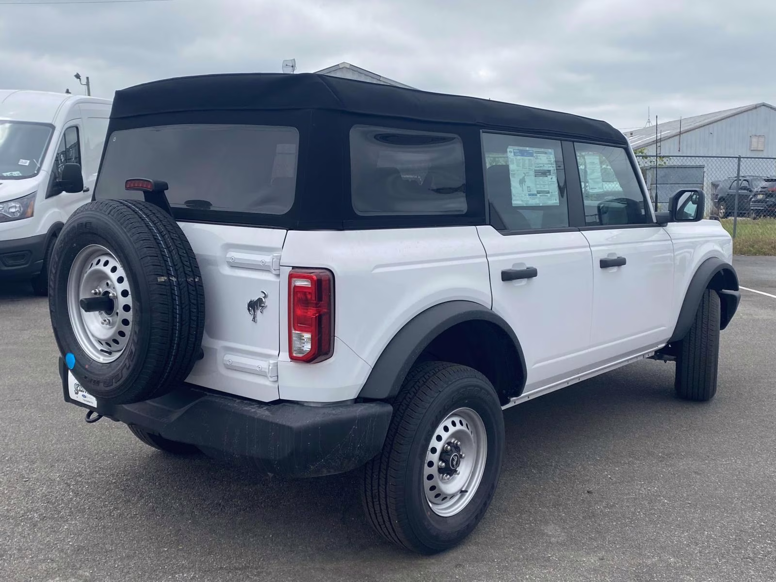 2025 Oxford White Ford Bronco Base 4X4 SUV